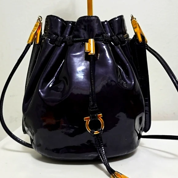 Elegant Black Patent Leather Bucket Bag - Picture 3 of 10